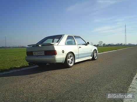 Ford Escort 1,6  (solgt) billede 1