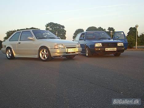 Ford Escort 1,6  (solgt) - mig og min lege kammerat:) billede 3