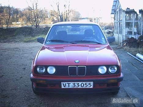 BMW E30 2.0i  - som den så ud i foråret 05 da jeg fik den billede 1