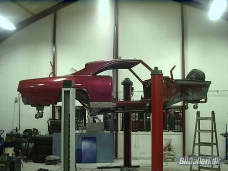 Plymouth Barracuda - tom kaross - taget julen 2003 lige inden den røg til maleren billede 3