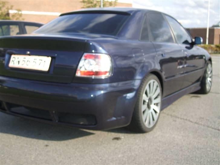 Audi A4 - SOLGT - - Lexus baglygter og helt sort bagrude  billede 2