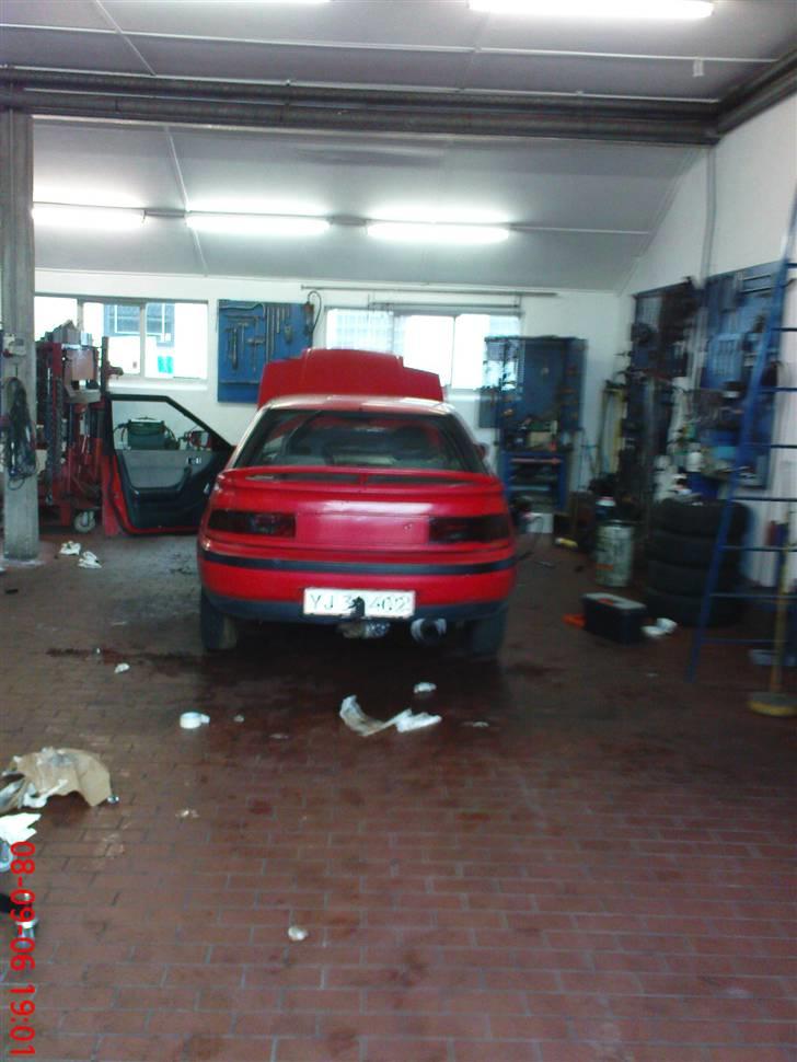 Mazda 323f Solgt - Færdig med at udskifte kobling, og tonet baglygter. billede 16