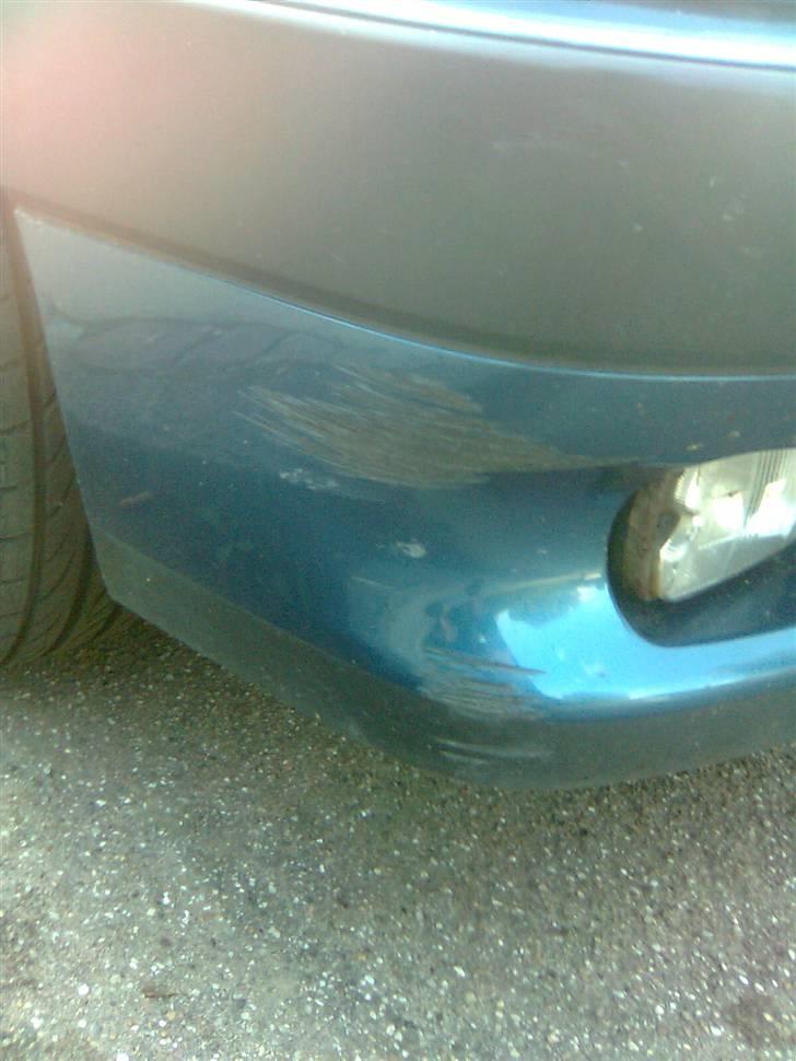 Peugeot 306 2.0 XSI SOLGT - De ridser på forkofangeren billede 18