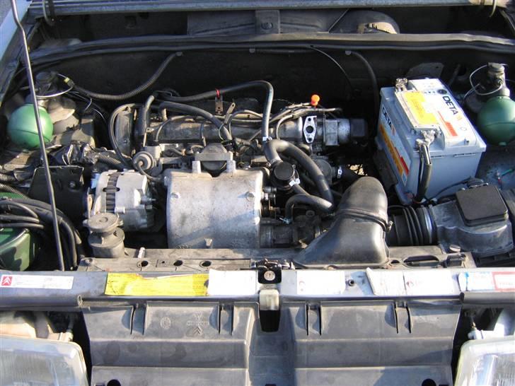 Citroën BX 19 GTi - Motoren af typen DKZ.  billede 4