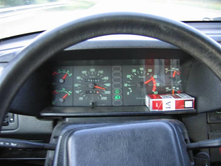 Citroën BX 19 GTi - Den kan endnu den gamle. Man skal bare have nålen til omdrejningstælleren lidt ind i det røde felt, så flytter den sig. billede 5