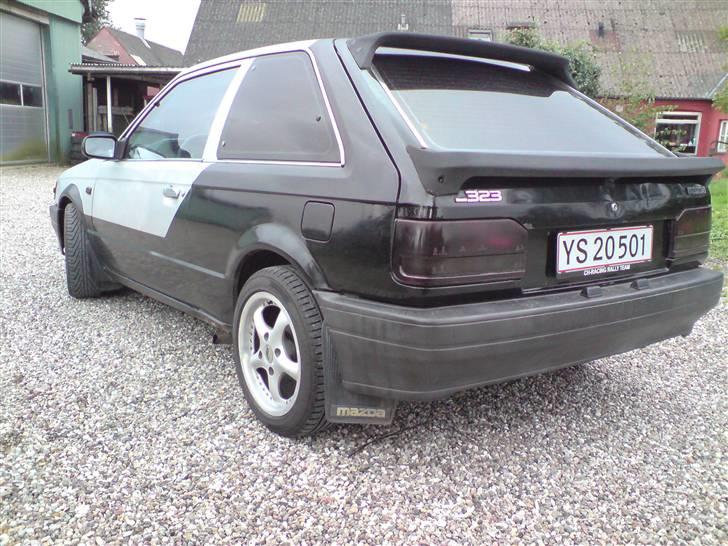 Mazda 323 (solgt) billede 2