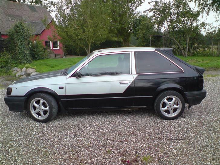 Mazda 323 (solgt) billede 10