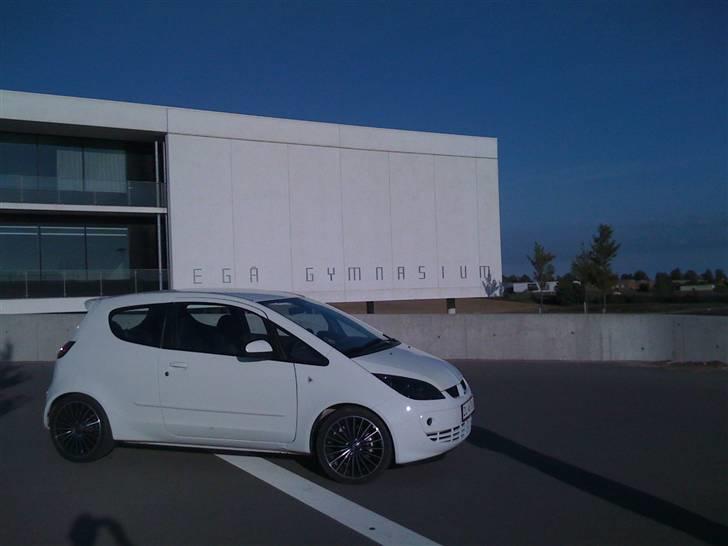 Mitsubishi colt insport (total skadet) billede 5