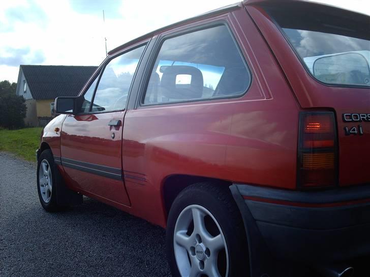 Opel Corsa 1,4i Sport SOLGT billede 2