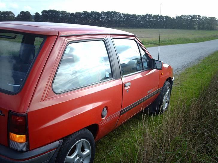 Opel Corsa 1,4i Sport SOLGT billede 3