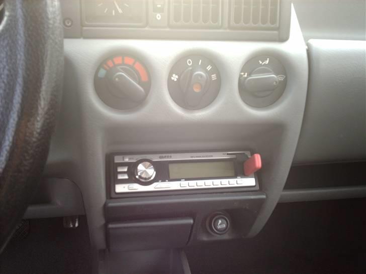 Opel Corsa 1,4i Sport SOLGT - Radio med USB billede 5