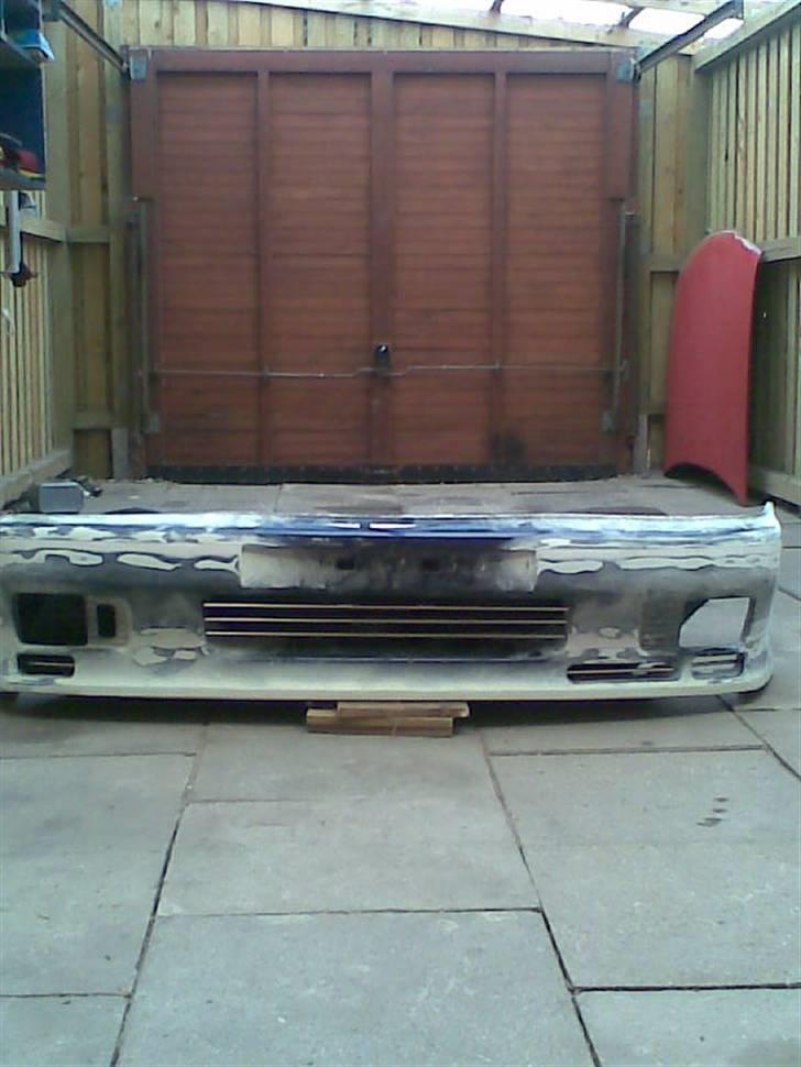 Nissan Primera SOLGT - Næsten færdig spartlet der. det sidste gjorde min maler billede 15