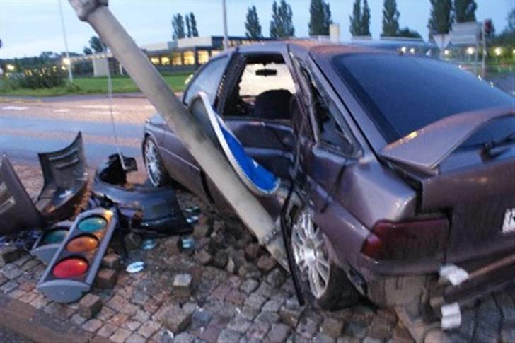 Ford Escort UNiQ*Total Skadet billede 20