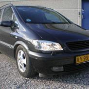Opel Zafira. TOTALSKADET.