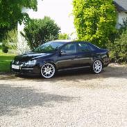 VW Jetta  TDI (SOLGT)