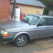 Volvo 240 2,3 GL *TOTALVRAKET*