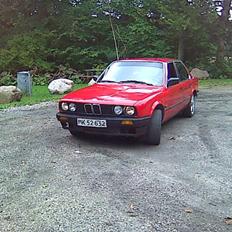 BMW 320i  (bytte med mc)