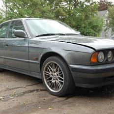 BMW 525 i super solgt