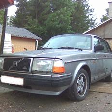 Volvo 240 2,3 GL *TOTALVRAKET*