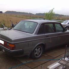 Volvo 240 2,3 GL *TOTALVRAKET*