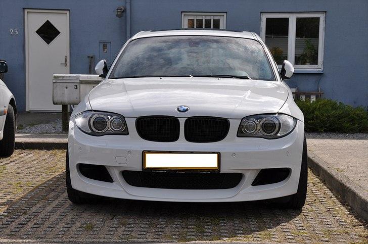 BMW 118d Adv. Automatic Van - Performance front og nyrer billede 1