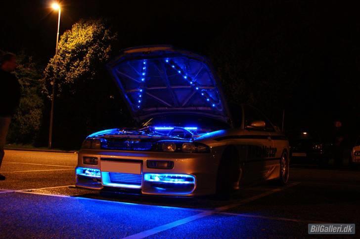 Nissan Skyline ECR33 "Solgt" - Fronten af bilen, og blå lys :D billede 8