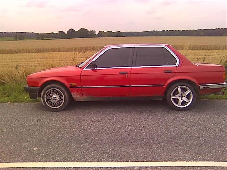 BMW 320i  (bytte med mc) billede 1