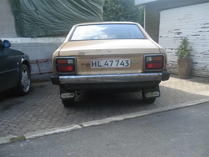 Datsun 120A F II guld bilen billede 4