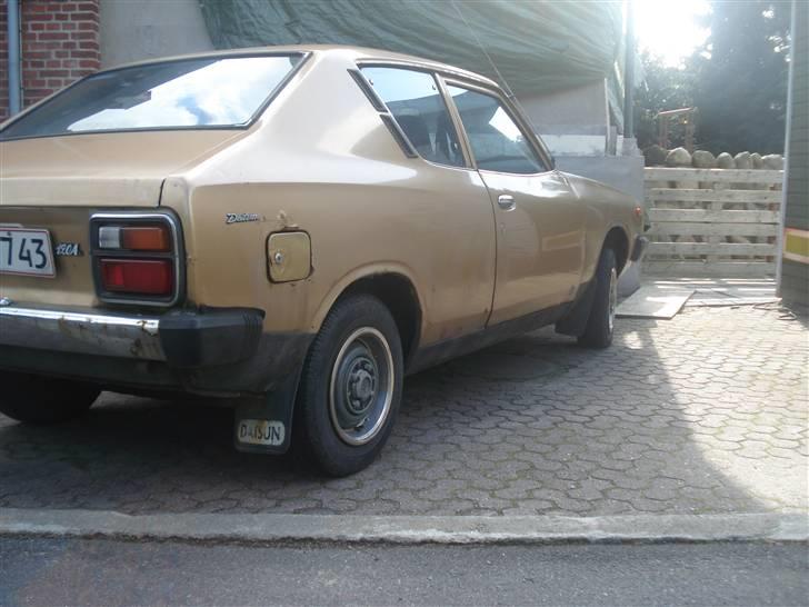 Datsun 120A F II guld bilen billede 5