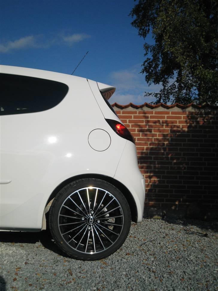 Mitsubishi colt insport (total skadet) billede 7