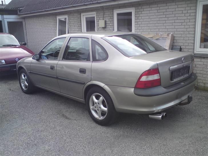 Opel Vectra B - 3min efter billedet blev taget, købte jeg dyret :) billede 1