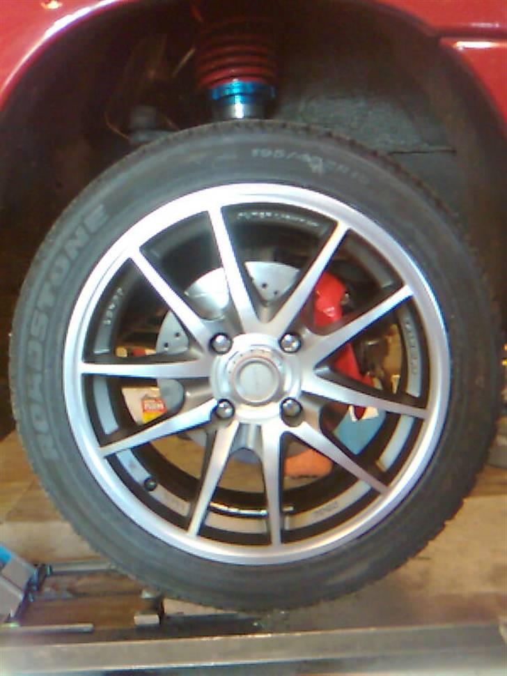 Peugeot 106 Rallye solgt. - mine fælge sports-skiver gevind og røde kaliper.. :) billede 3