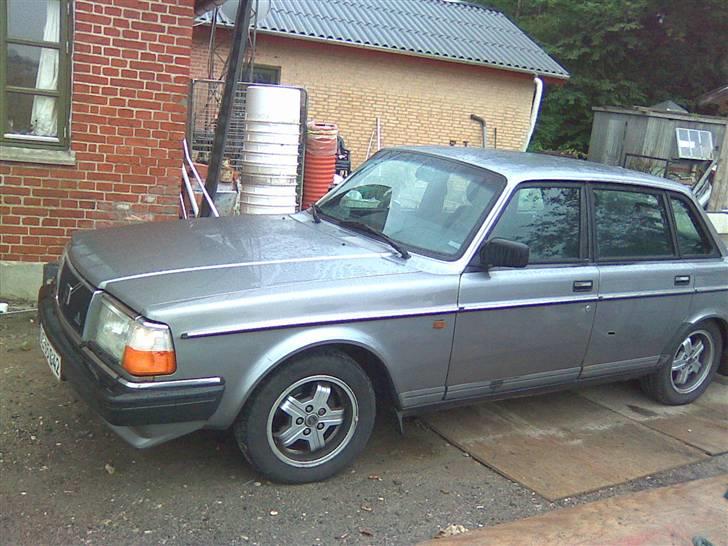 Volvo 240 2,3 GL *TOTALVRAKET* billede 2