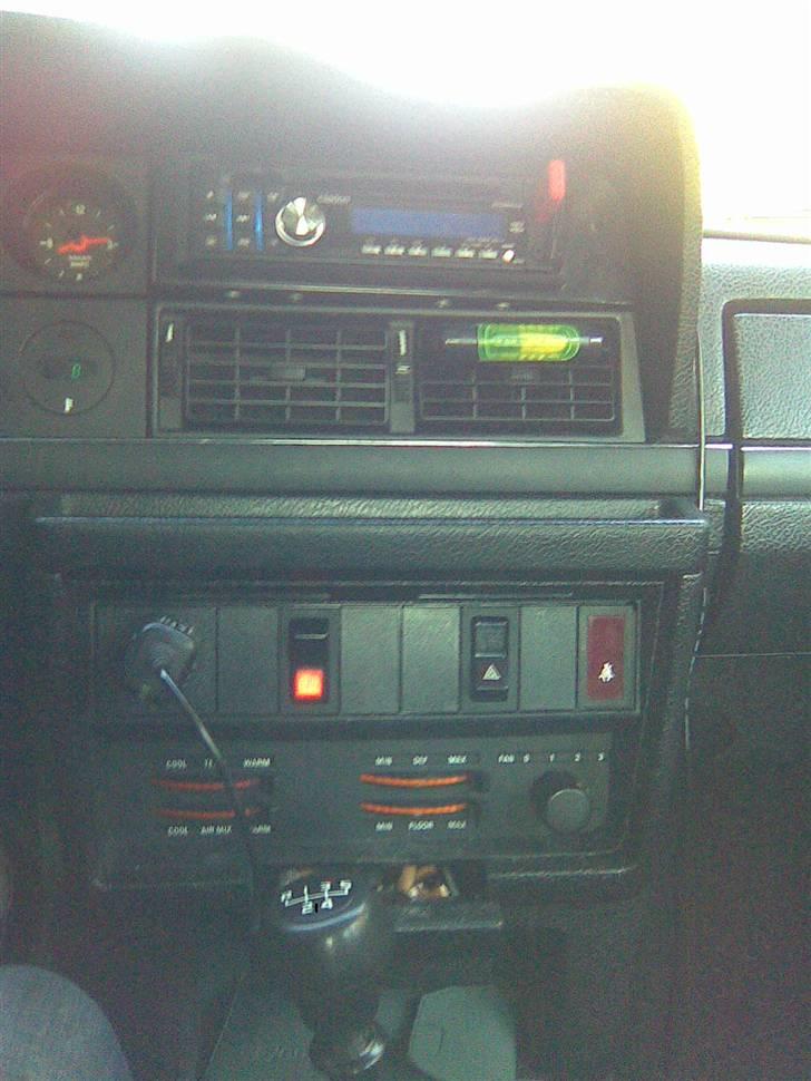 Volvo 240 2,3 GL *TOTALVRAKET* - Clarion USB/MP3/Line In billede 7