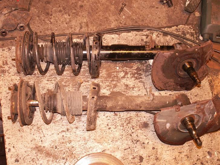 Opel Rekord E2 - Nye fjederben (den nye øverst og den gamle nederst) billede 13