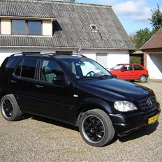 Mercedes Benz ML430 V8 SOLGT .. ;-)