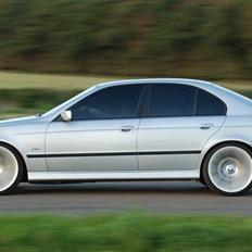 BMW E39 523i  