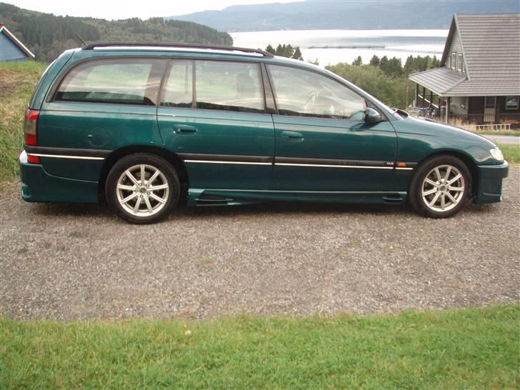 Opel Omega B1 "NRW" stv - Passformen på sideskørtene var lik 0. måtte mekke til fester og sparkle på litt her og der,for at det skulle se noe lunde bra ut. billede 12