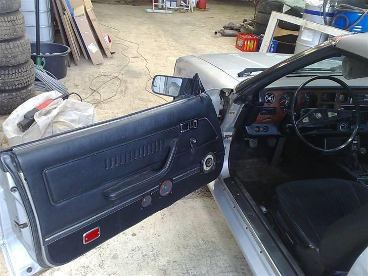 Toyota Celica TA40 Tropic - Indtræk, desværre med huller til klamme højtallere, nye søges! billede 17