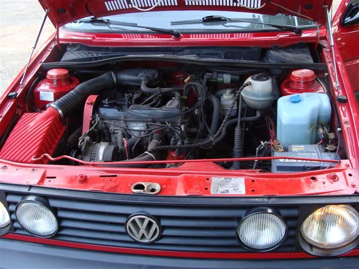VW Golf 2 Manhatten`` solgt  - de nymalede dele giver det sidste pif :) billede 7