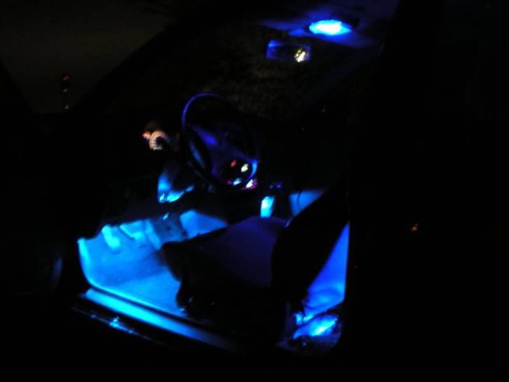 Mitsubishi Colt (SOLGT) - Det er MEGET svært at tage skarpe billeder med mit kamera uden blitz :S billede 11