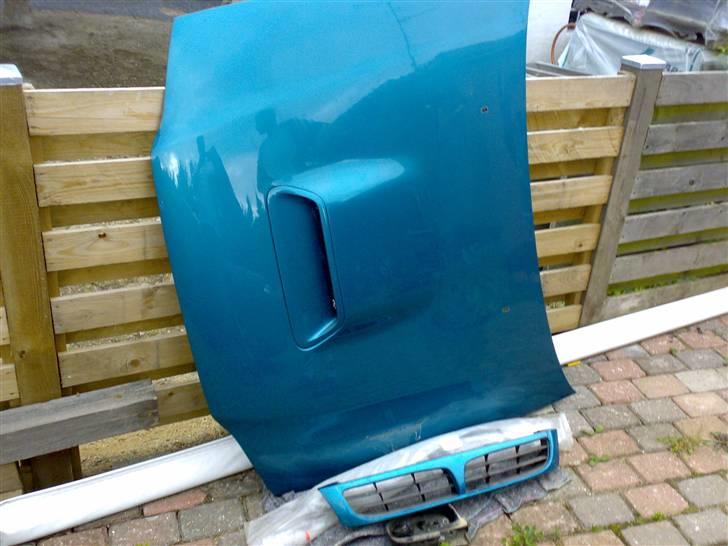 Toyota Carina E  Død - Ja her er så min nye motorhjælm og org. vindafvisere billede 13