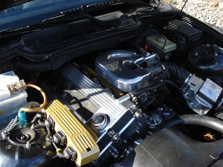 BMW e36 318is SOLGT & SMADRET billede 8