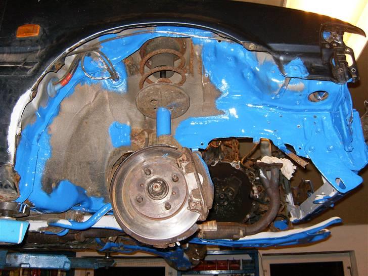 Toyota corolla xli - der hvor den er blå eller hvid skal den males sort og ha tektyl til sidst:p billede 7