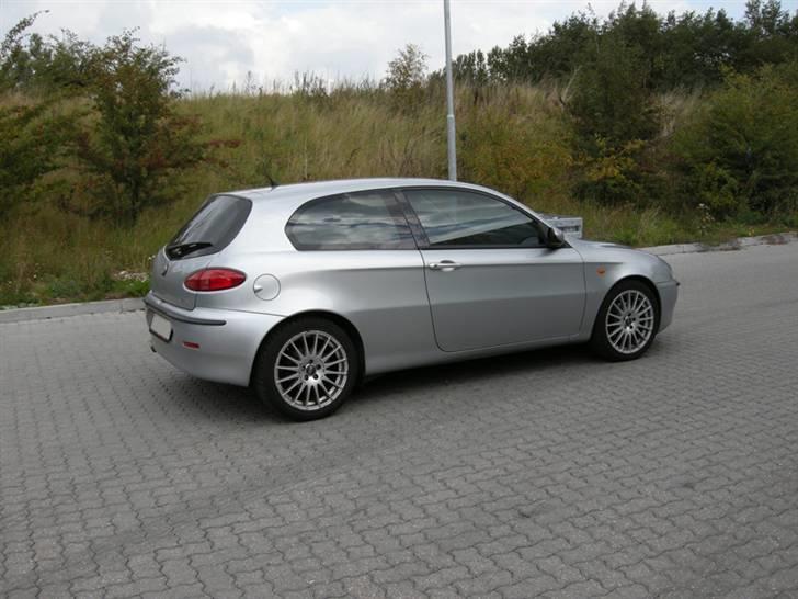 Alfa Romeo 147 2,0 selespeed *SOLGT* billede 2
