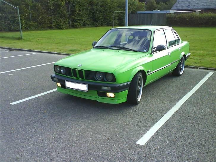 BMW 320i   (BYTTET) billede 1