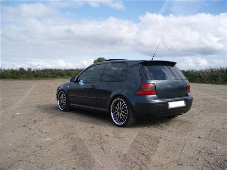 VW Golf 4 1.8 GTI Turbo - Så kom Tagspoiler på :D billede 14