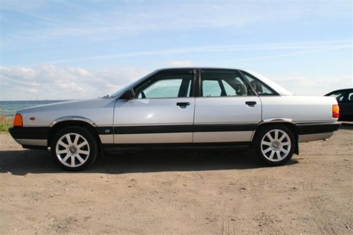 Audi 100 C3 2.0E (SOLGT) billede 1