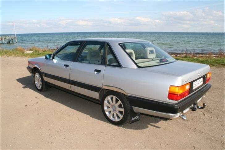 Audi 100 C3 2.0E (SOLGT) billede 2