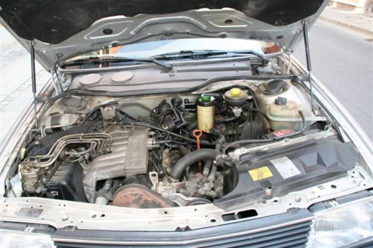 Audi 100 C3 2.0E (SOLGT) billede 9